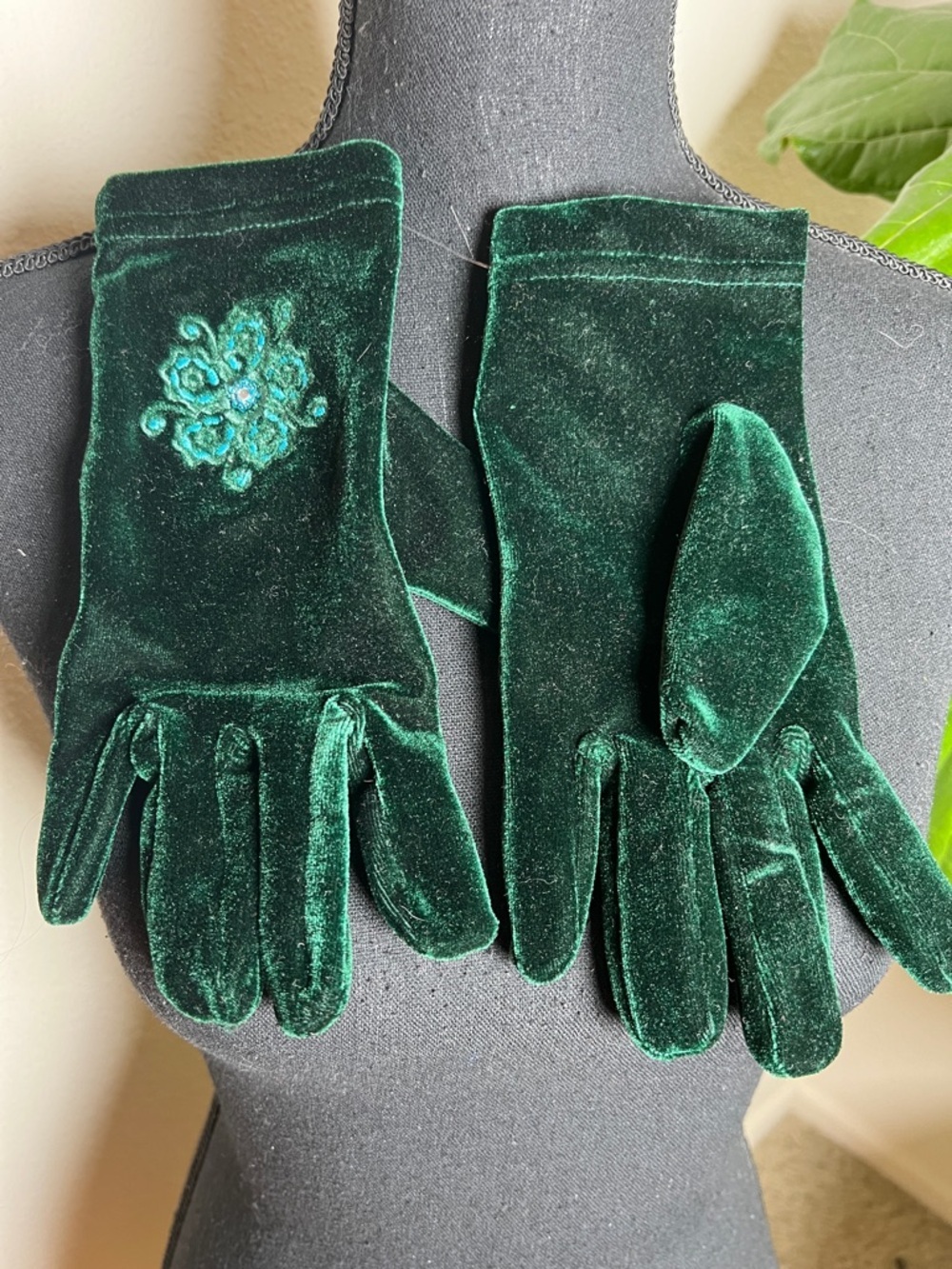 Vintage Style Dark Green Velvet Gloves with Embroidered Flower Rhinestone Center